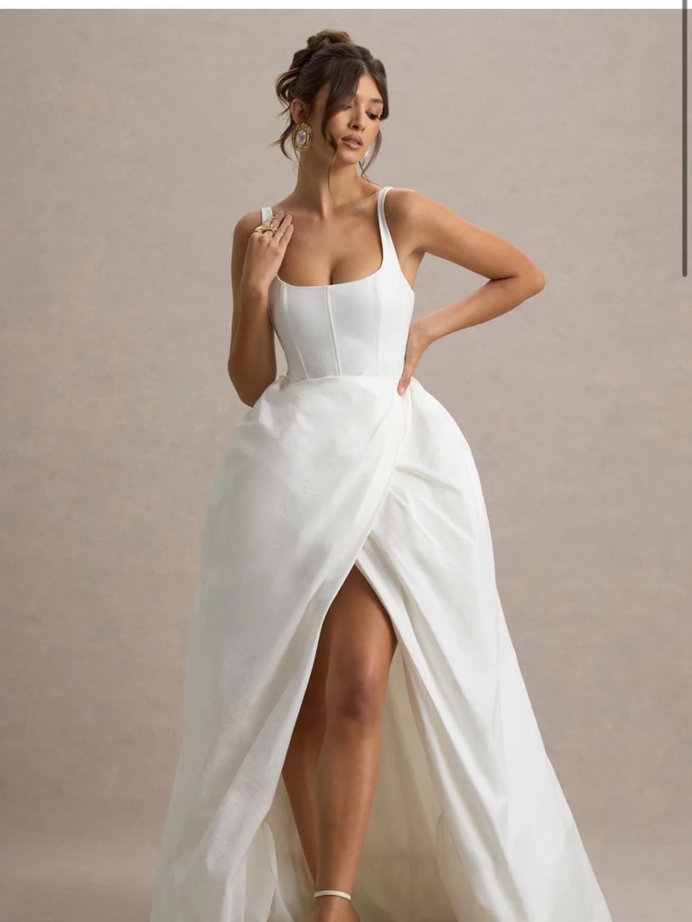 Club L london INFINITE
White Strappy Maxi Dress With Volume High-Low Skirt